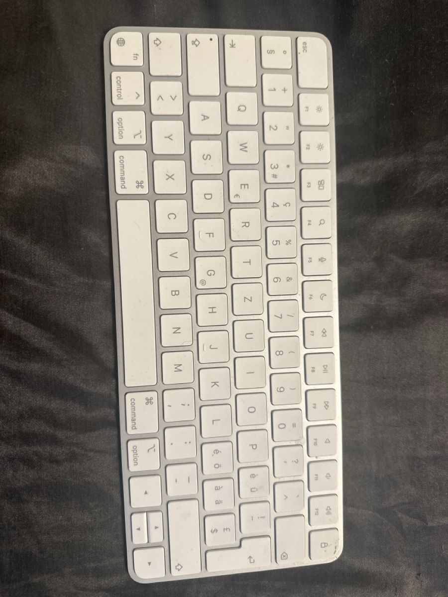 Apple Tastiere: Apple Magic Keyboard CH Layout - Guter Zustand – Usato da Lausen venduto da mir_kc2h