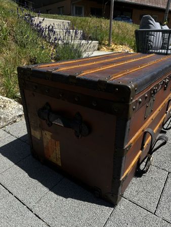 Antiker Überseekoffer / Truhe aus 1900-1925