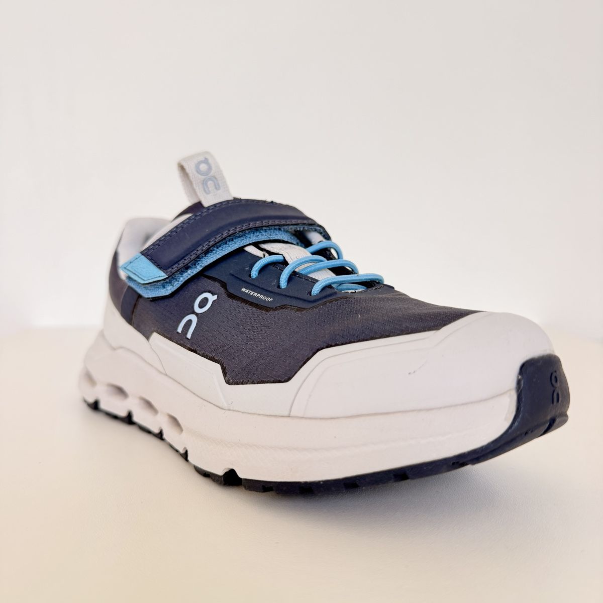 On Scarpe per ragazzi: On Cloudhero Waterproof Kinder Trekkingschuh Blau, Grösse 31 – Usato da Schaffhausen venduto da Nesy20 1