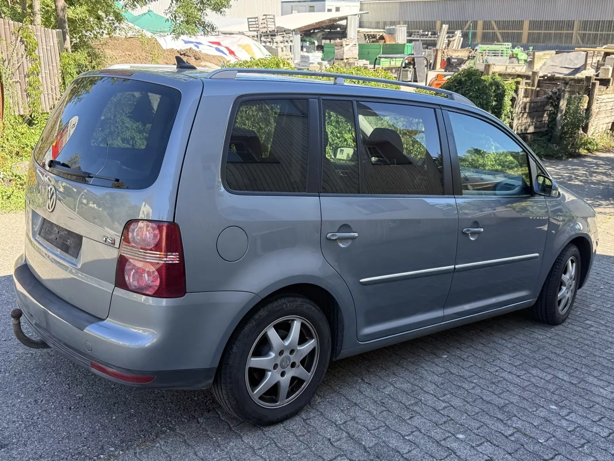 VW Automobili: VW Touran  – Usato da St.Gallen venduto da nouah 2