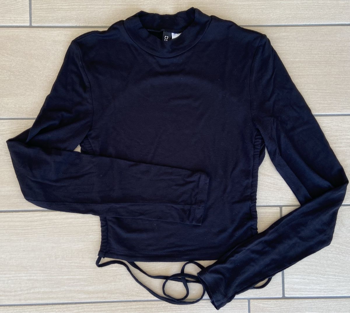 H&M T-shirt: Pull fin, noir, dos nu,H&M, XS – Usato da Moutier venduto da chicboutique