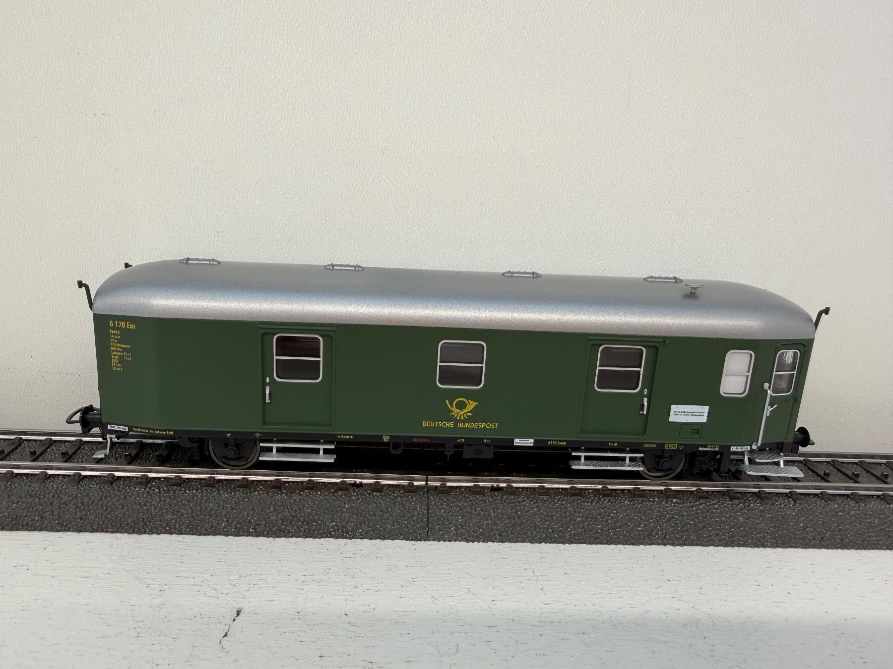 Piko Modelleisenbahnen: Bahnpostwagen Post c-13 DBP Ep. III – Gebraucht aus Büsserach von ModellbahnDepot 3
