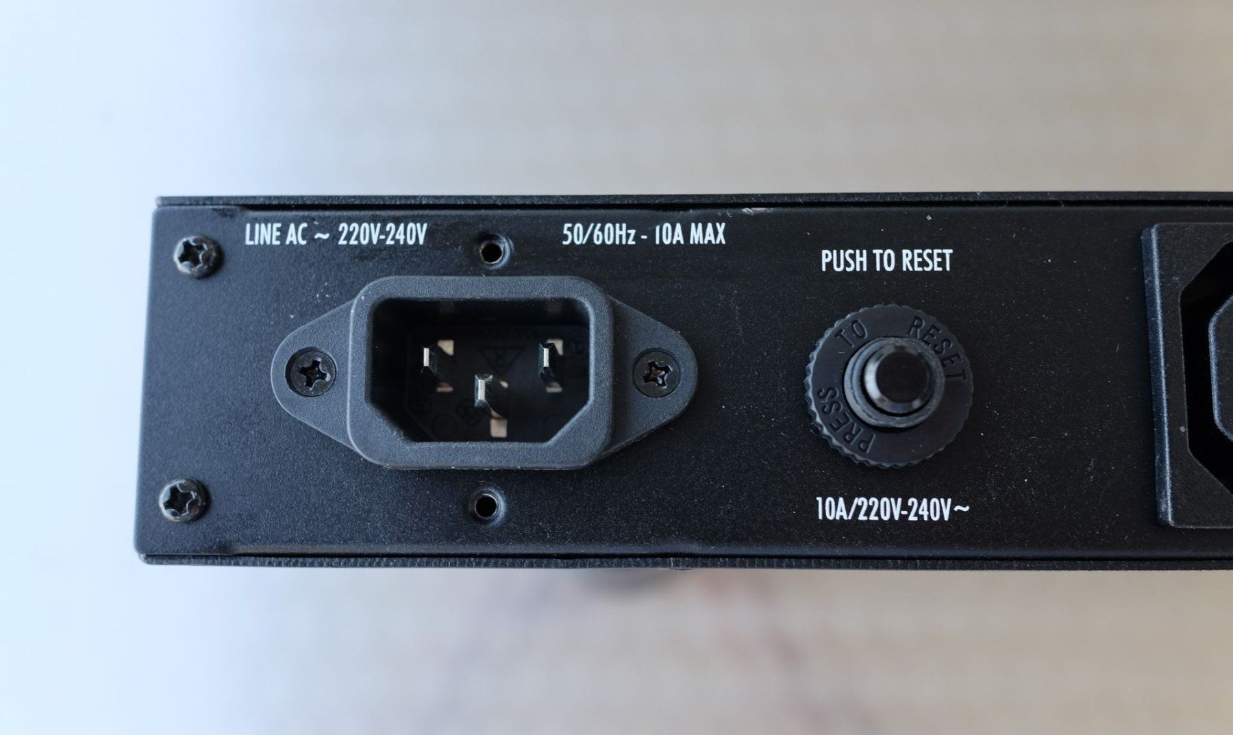 Alimentazione elettrica: Furman PL-8C E Racknetzverteiler und Netzfilter – Usato da Basel venduto da PondstreetStudios 4