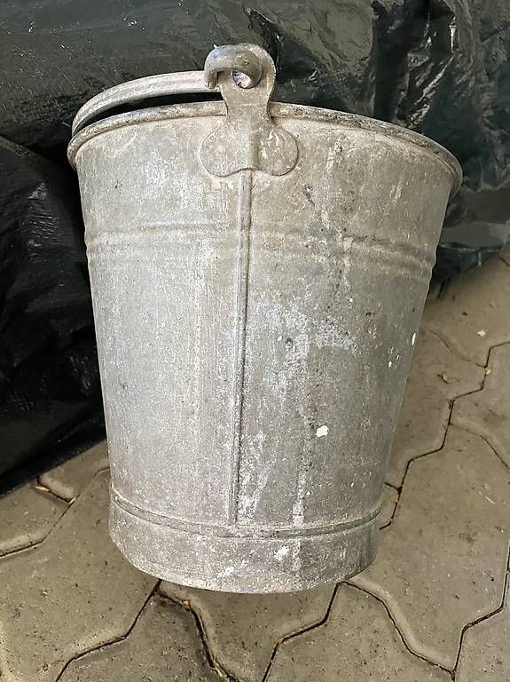 Sonstiges für Haushalt & Wohnen: Zinkeimer 12 l, 1.7 kg – Gebraucht aus Aeugst am Albis von mia_7p89 1