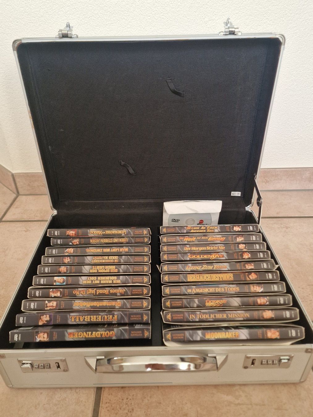 Alle DVDs: 007 James Bond DVD Koffer – Gebraucht aus Gams von Lorize