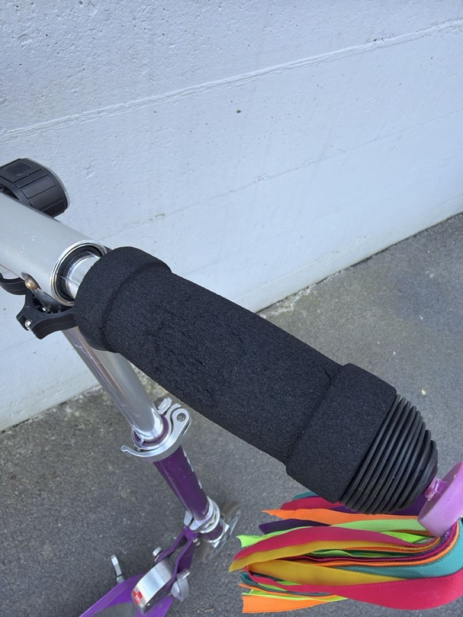 Micro Kickboard: Lila Micro Scooter, Bändeli am Lenker (abnehmbar) – Usato da Egnach venduto da Staubius2 2
