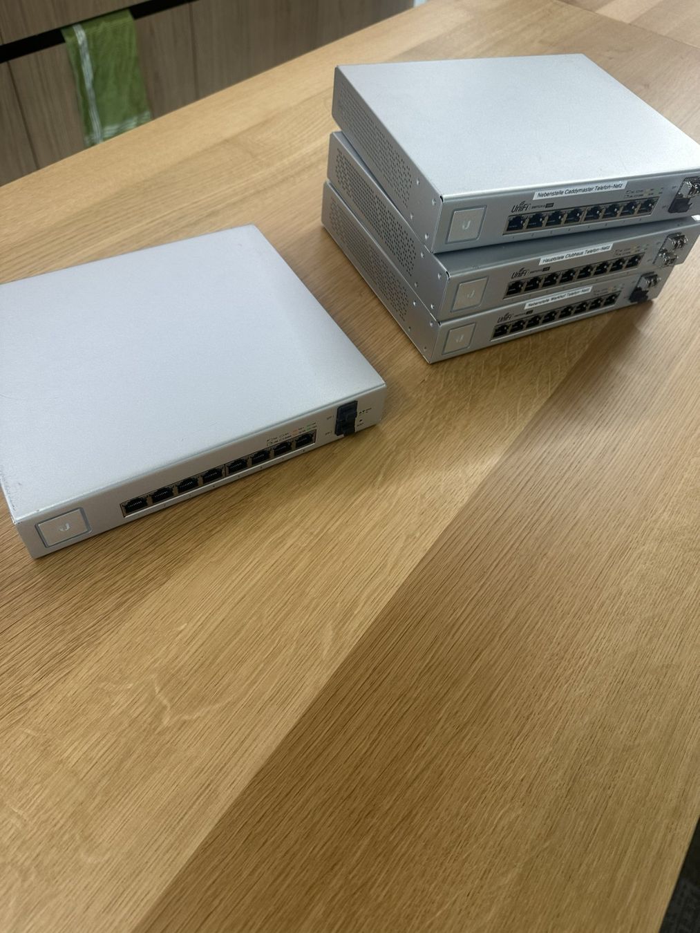 Ubiquiti Modems & Router: UniFi Switch 8 150W PoE + Cloud Key UC-CK – Gebraucht aus Wallisellen von ArgjentA 2