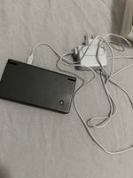 Nintendo DS mit Ladekabel