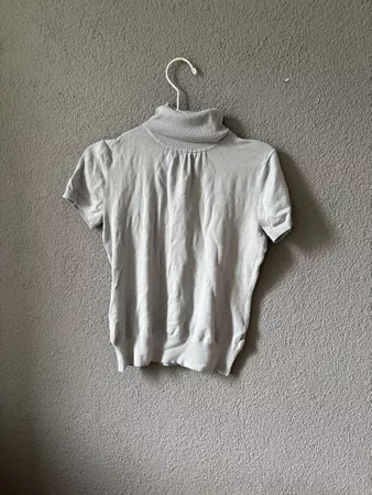 T-shirt col roulé bleu 