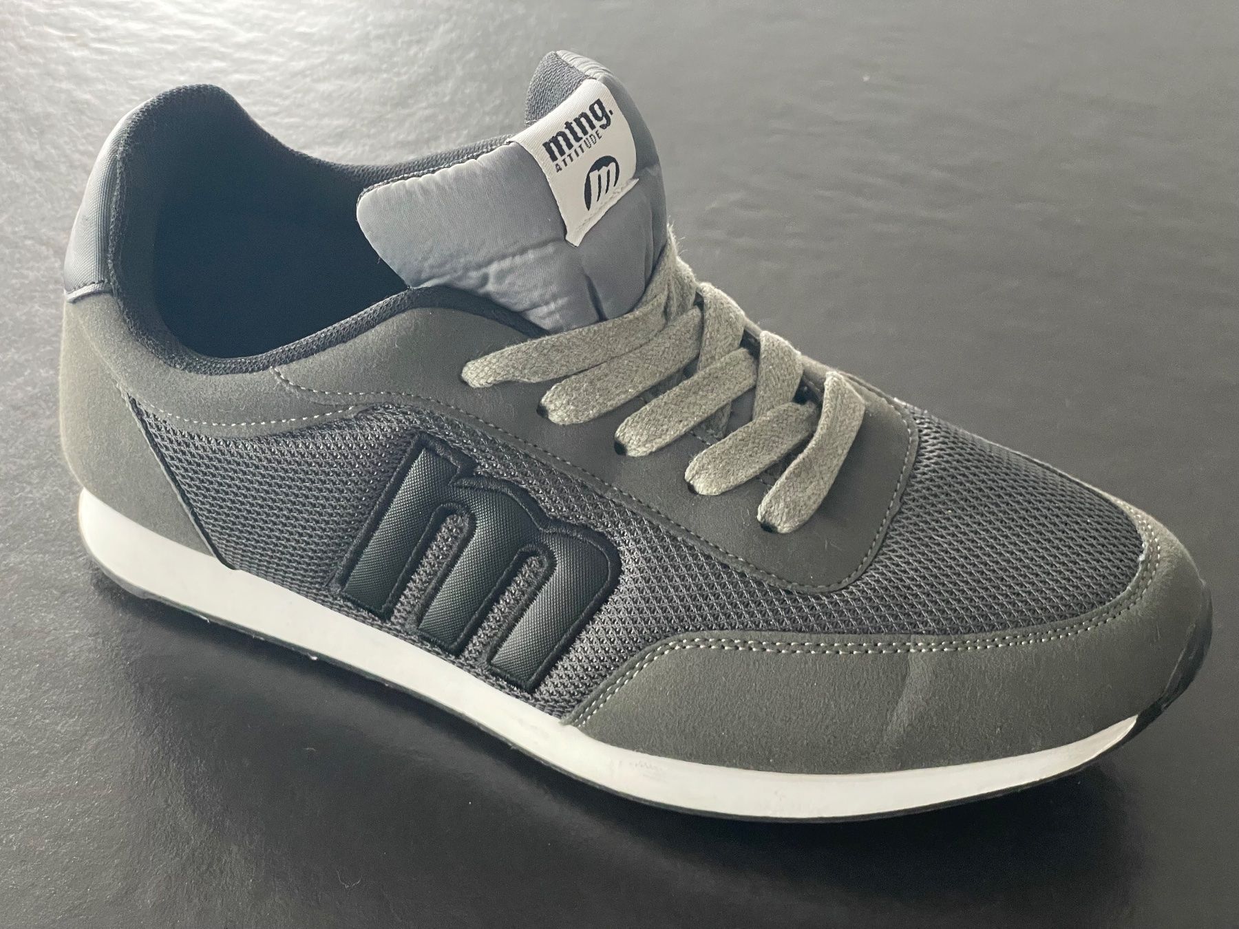 Herrenschuhe: Mesh/Leder Walking Sneaker grau Grösse 43 – Gebraucht aus Klingnau von Quasimondo 2