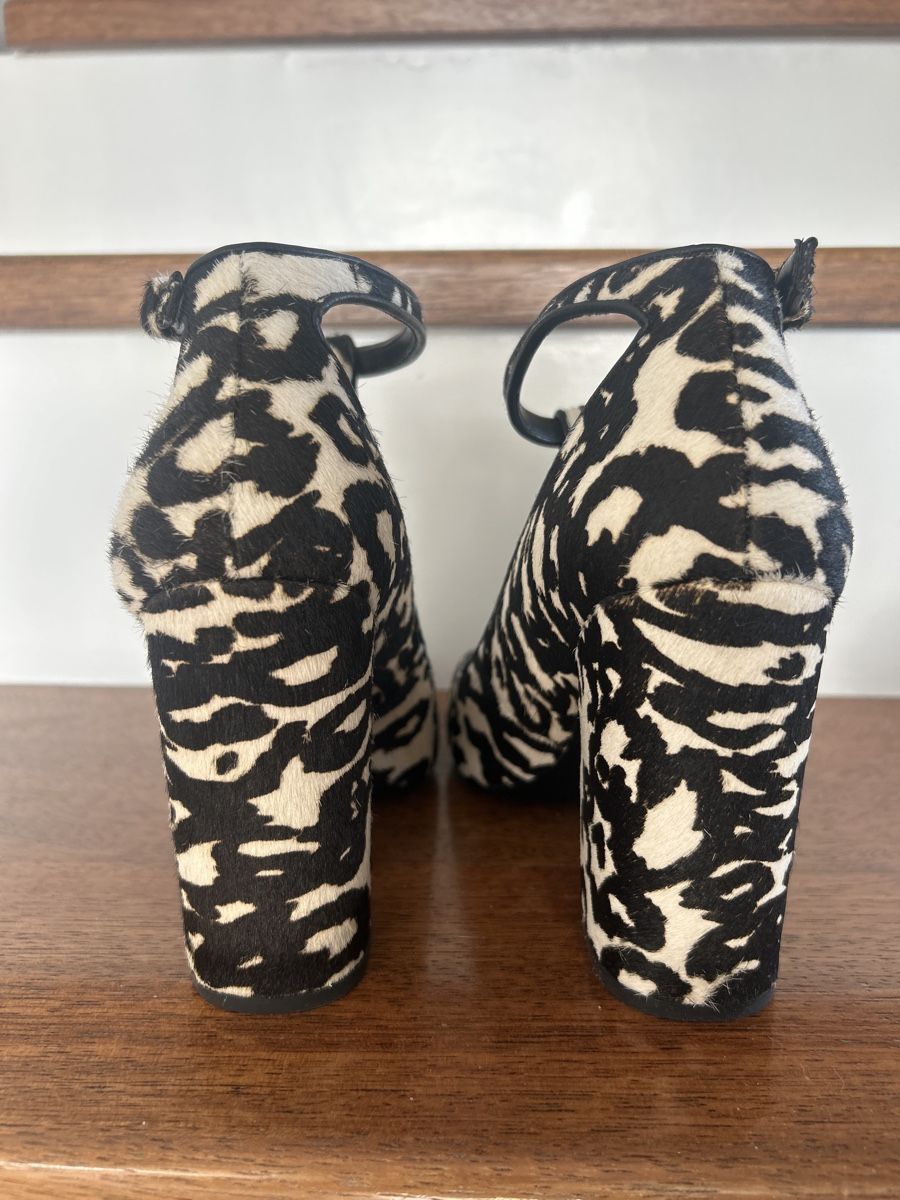 Calvin Klein Scarpe da donna: Escarpins Calvin Klein léopard – Nuovo (secondo la descrizione) da St-Aubin-Sauges venduto da vildfr 3