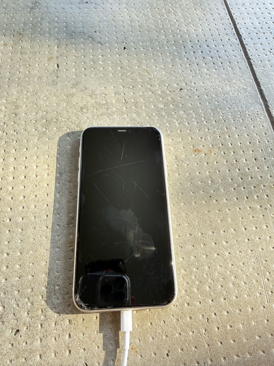 Apple Handys / Smartphones: iPhone 11 128 GB – Defekt aus Sonceboz-Sombeval von Australia010