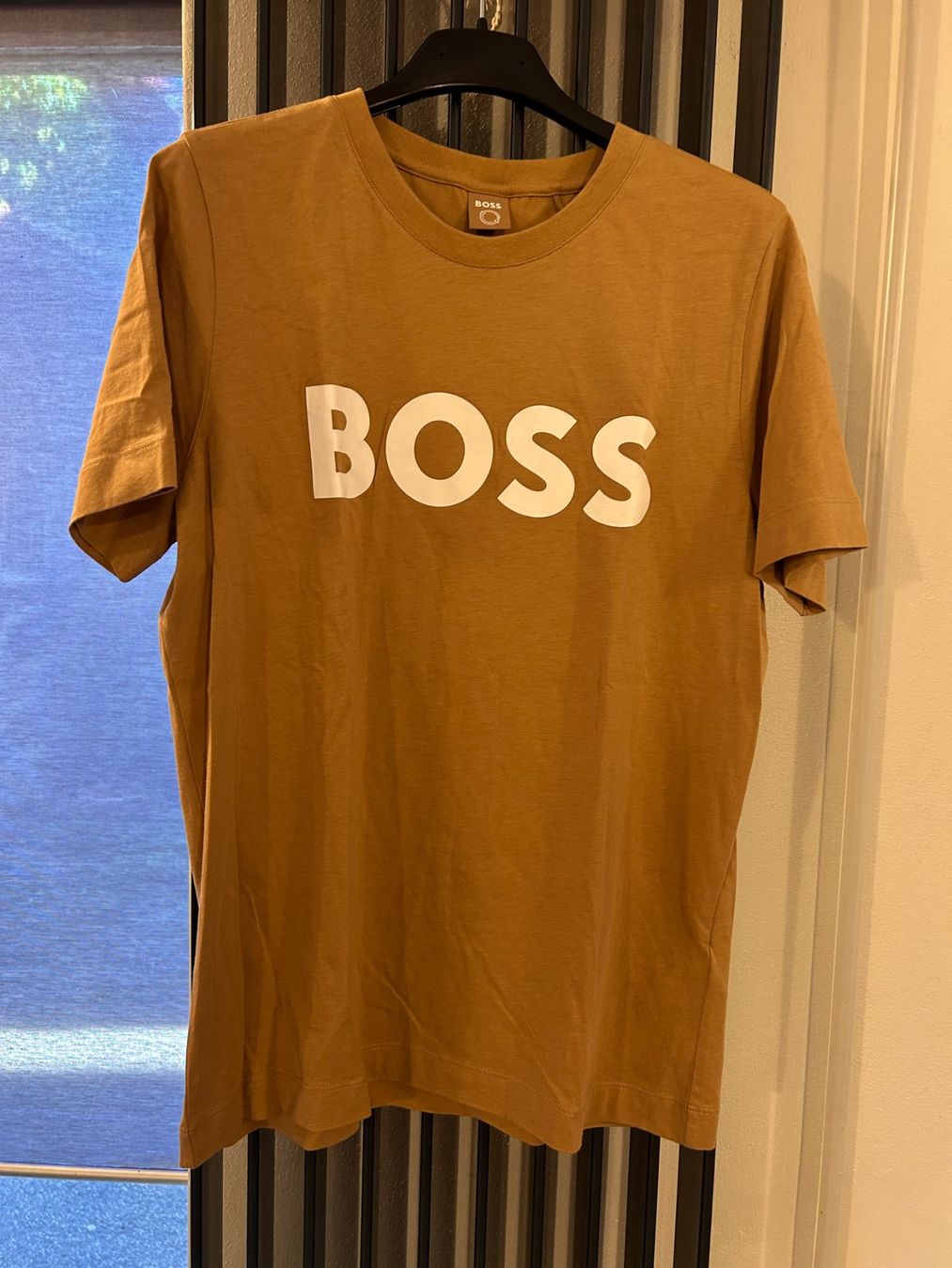 Hugo Boss T-shirt: T-shirt BOSS - size XS – Nuovo (secondo la descrizione) da Vaglio venduto da Arabella1973