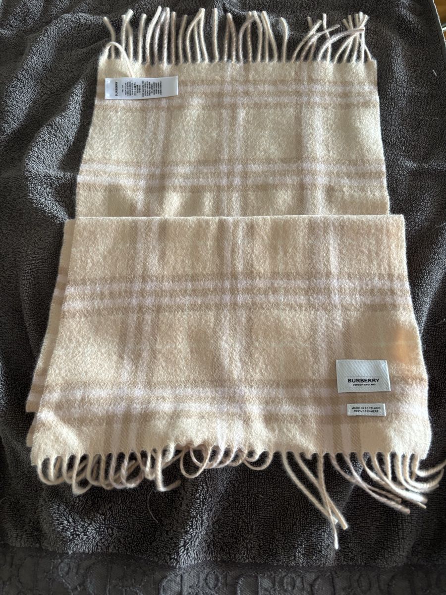 Burberry Foulard & Sciarpe: Halstuch Burberry 100% Cashmere – Nuovo (secondo la descrizione) da Brüttisellen venduto da Perrier1961 1
