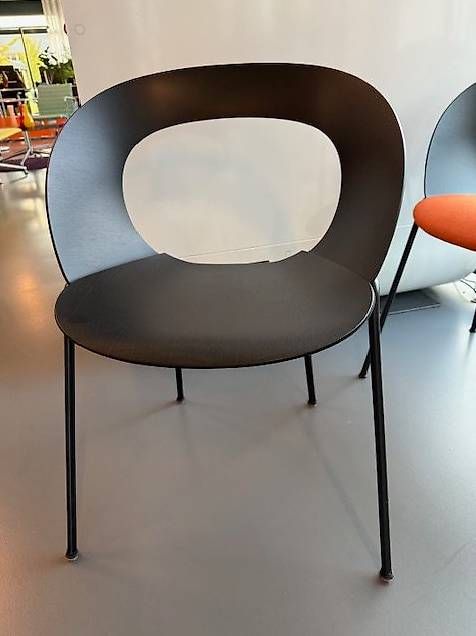 Stühle: Stapelstuhl "Brunner mudra" Mod. 8804, Ausstellungsmodel – Gebraucht aus Lenzburg von Buerokonz