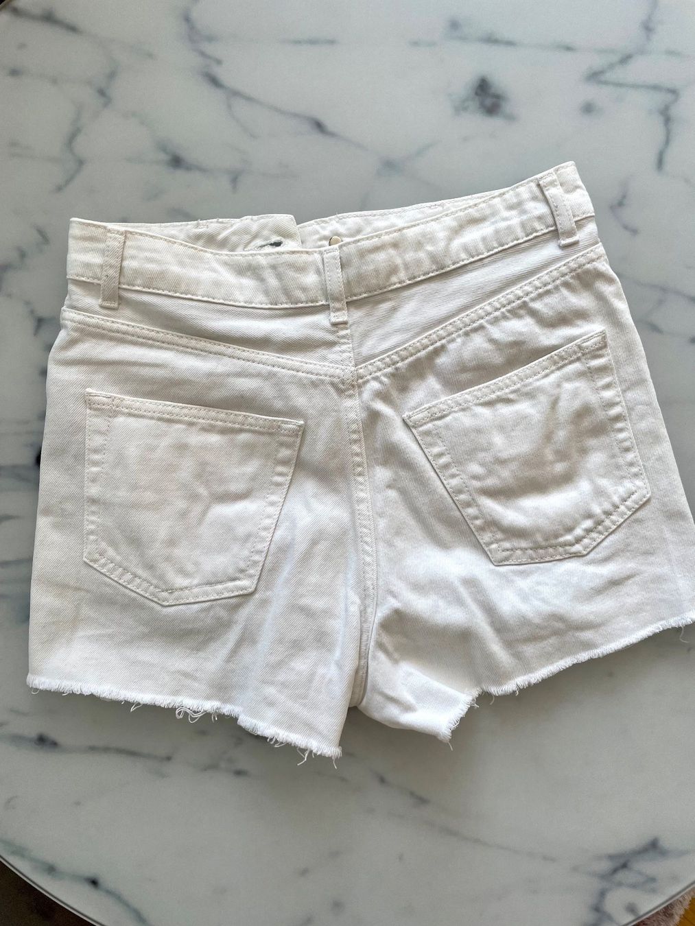 Topshop Jeans: Topshop Ripped Mom-Jeans Shorts – Usato da Triesen venduto da antonellaaa_ 4