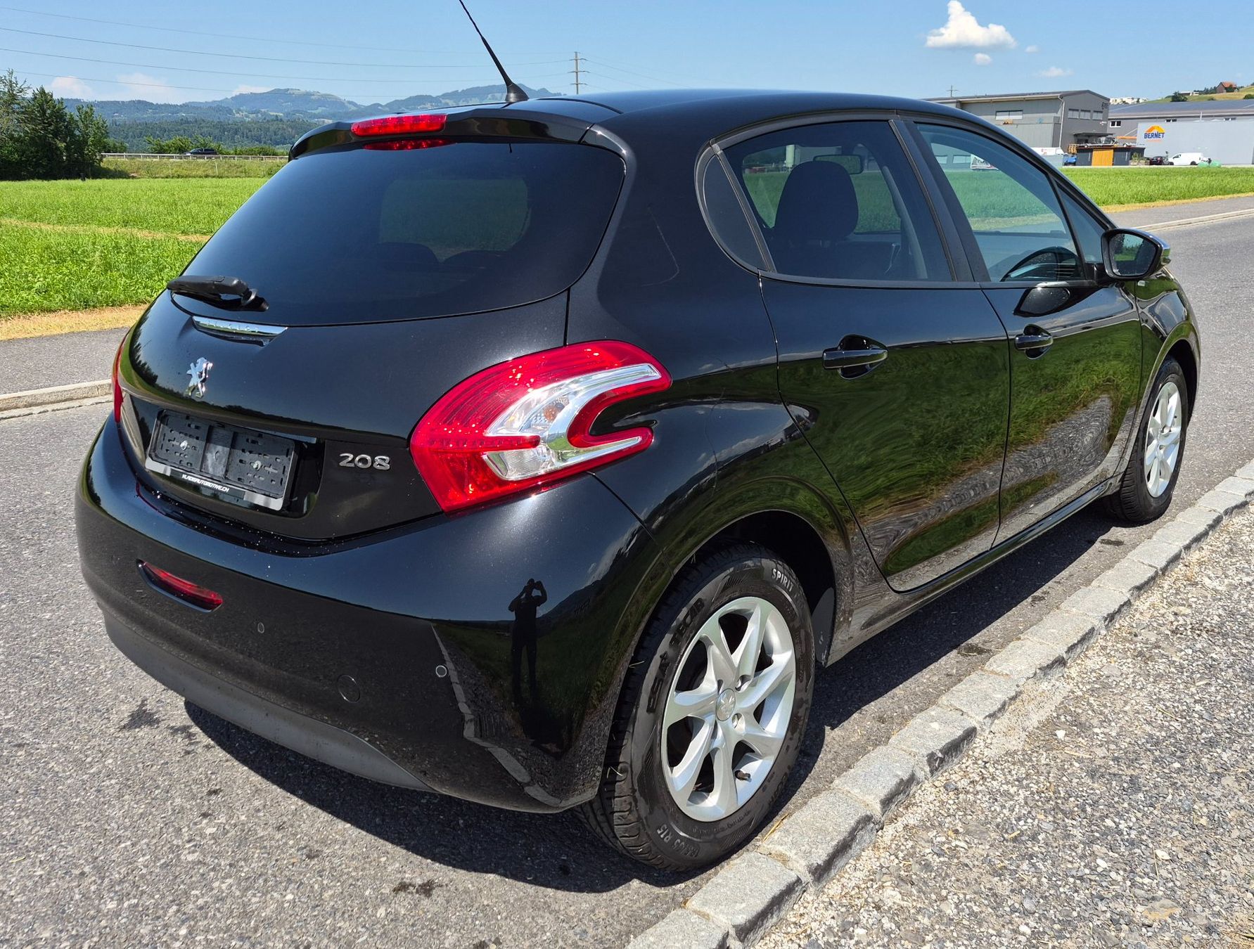 Peugeot Automobili: Peugeot 208 1.2 VTi Style – Usato da Freienbach venduto da fuska82 2