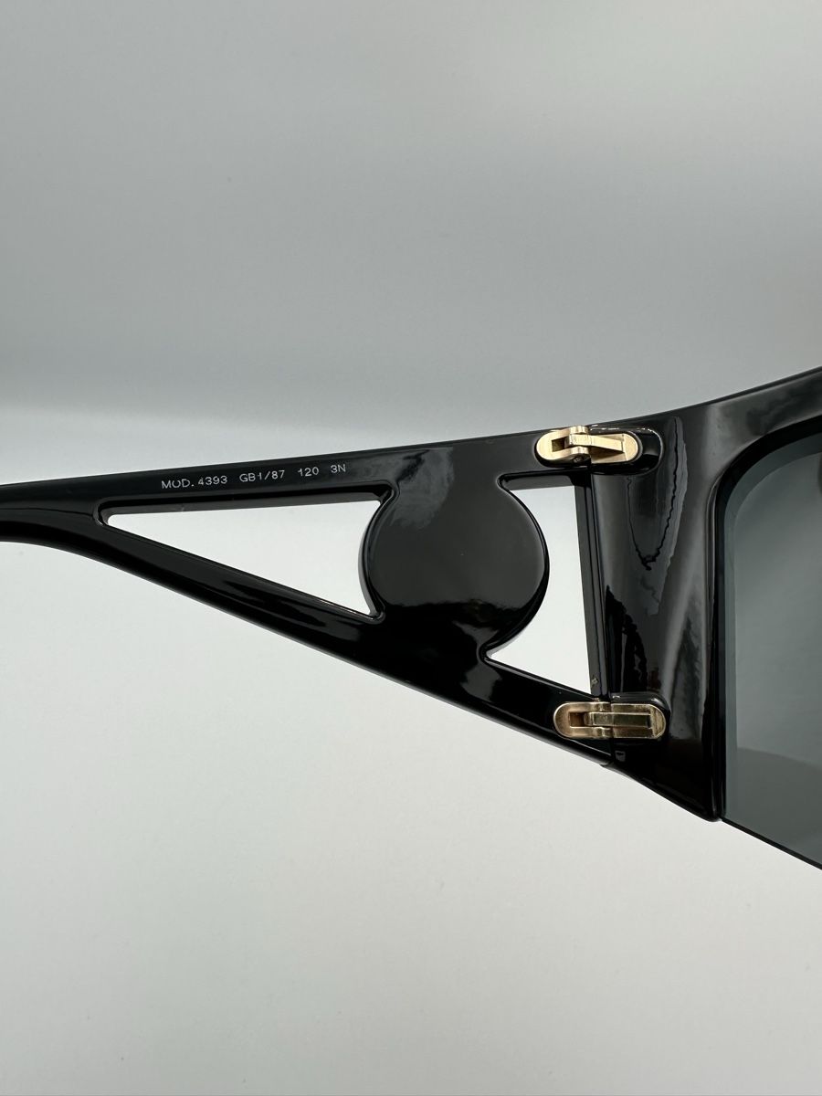 Versace Occhiali & Lenti: Versace Sonnenbrille Oversize Schwarz mit Wechselgläser – Usato da Schwende venduto da weesli 5