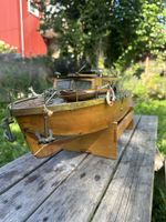 Schiffsmodell mit Benzinmotor, Schiff, Holz,