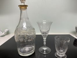 Antike Liqueur Karaffe mit 2 Gläser
