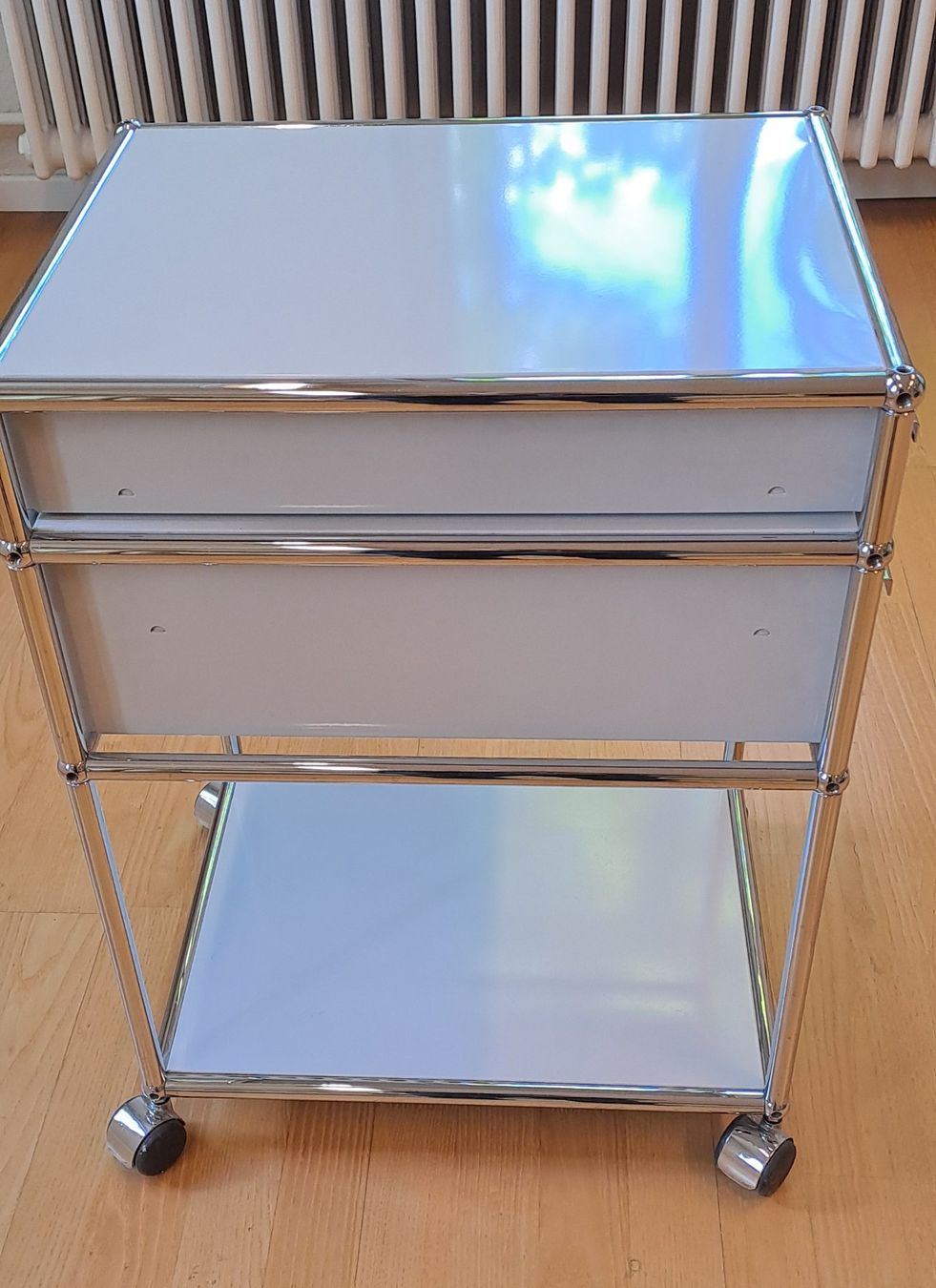 USM Cassettiere: Schöner USM Haller Rollcontainer in lichtgrau – Usato da Winterthur venduto da altrade 4