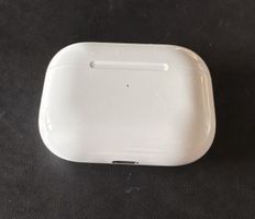 AirPods Pro Version 1. Achtung: Rechter Kopfhörer ist defekt