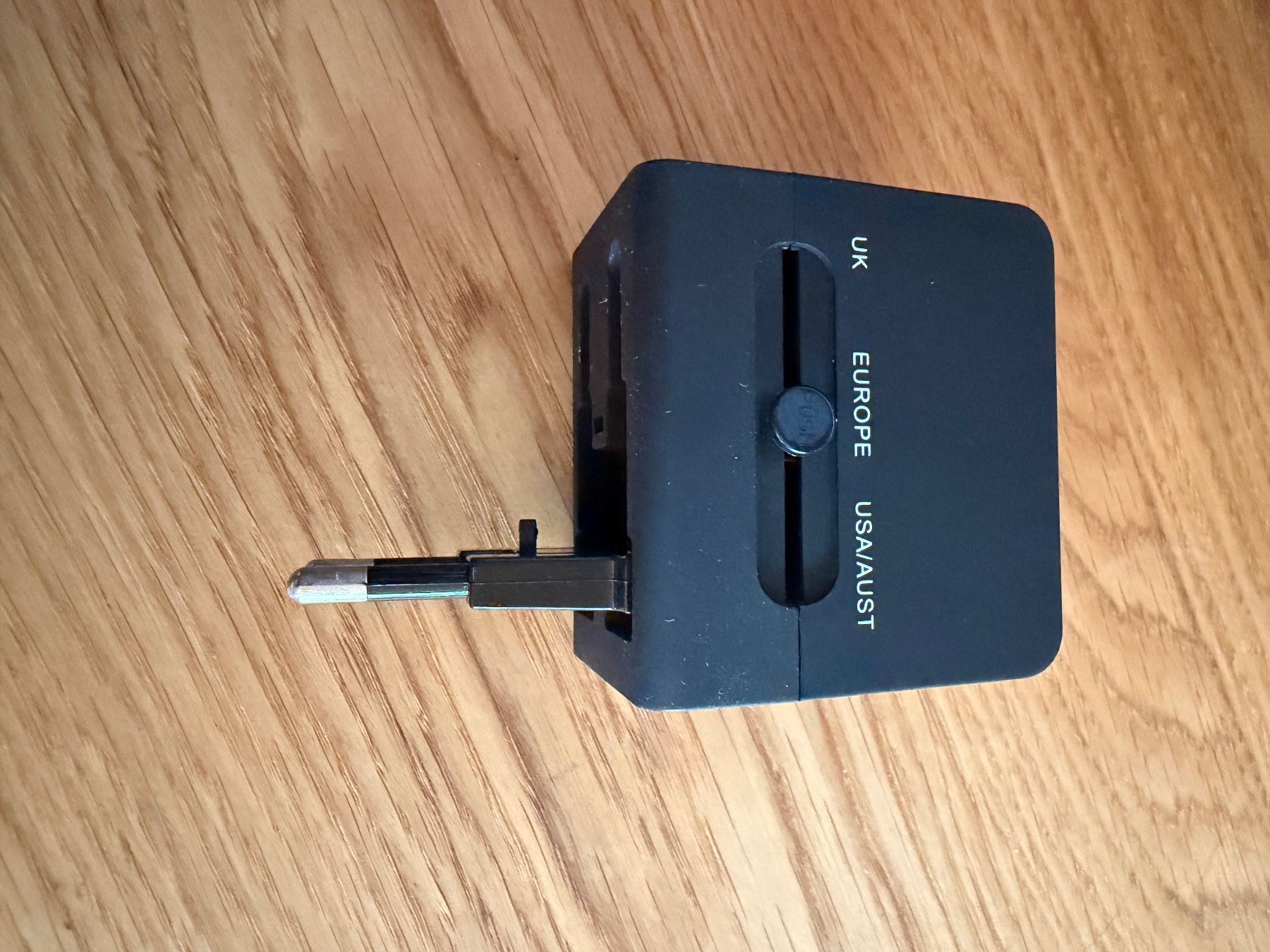Unità & Adattatore: Reiseadapter Universalstecker AC 250V USB Ladefunktion neu – Usato da Mörschwil venduto da matt67 1