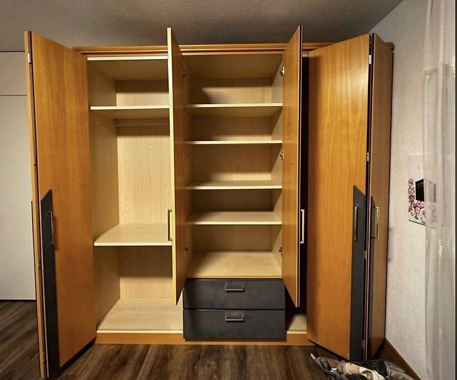 Armadi: Schrank aus Holz – Usato da Dottikon venduto da new_p2xf