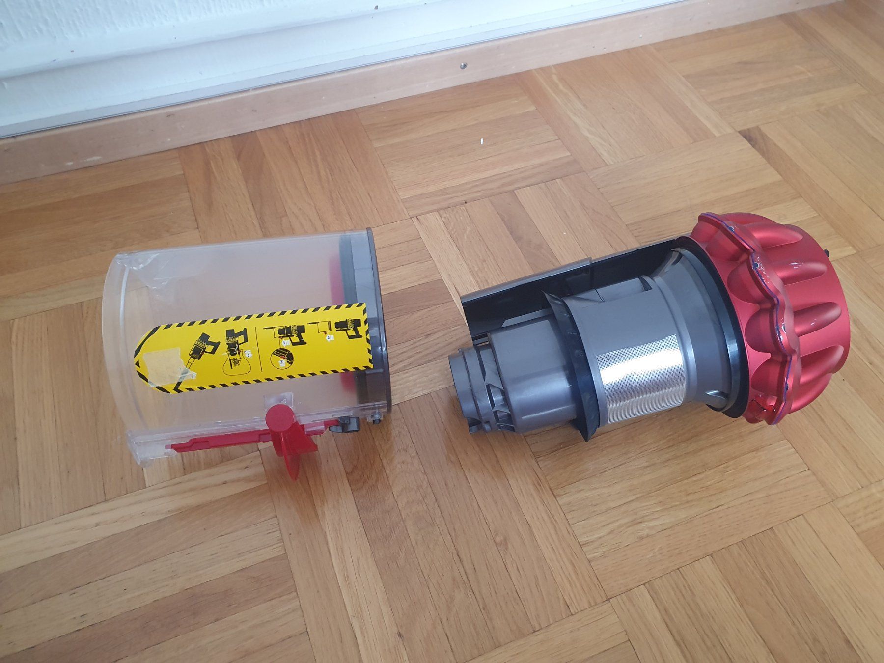Dyson Aspirateurs & Accessoires: Cyclone Dyson V10 pour pièces – Défectueux à Prilly par RoDyRe