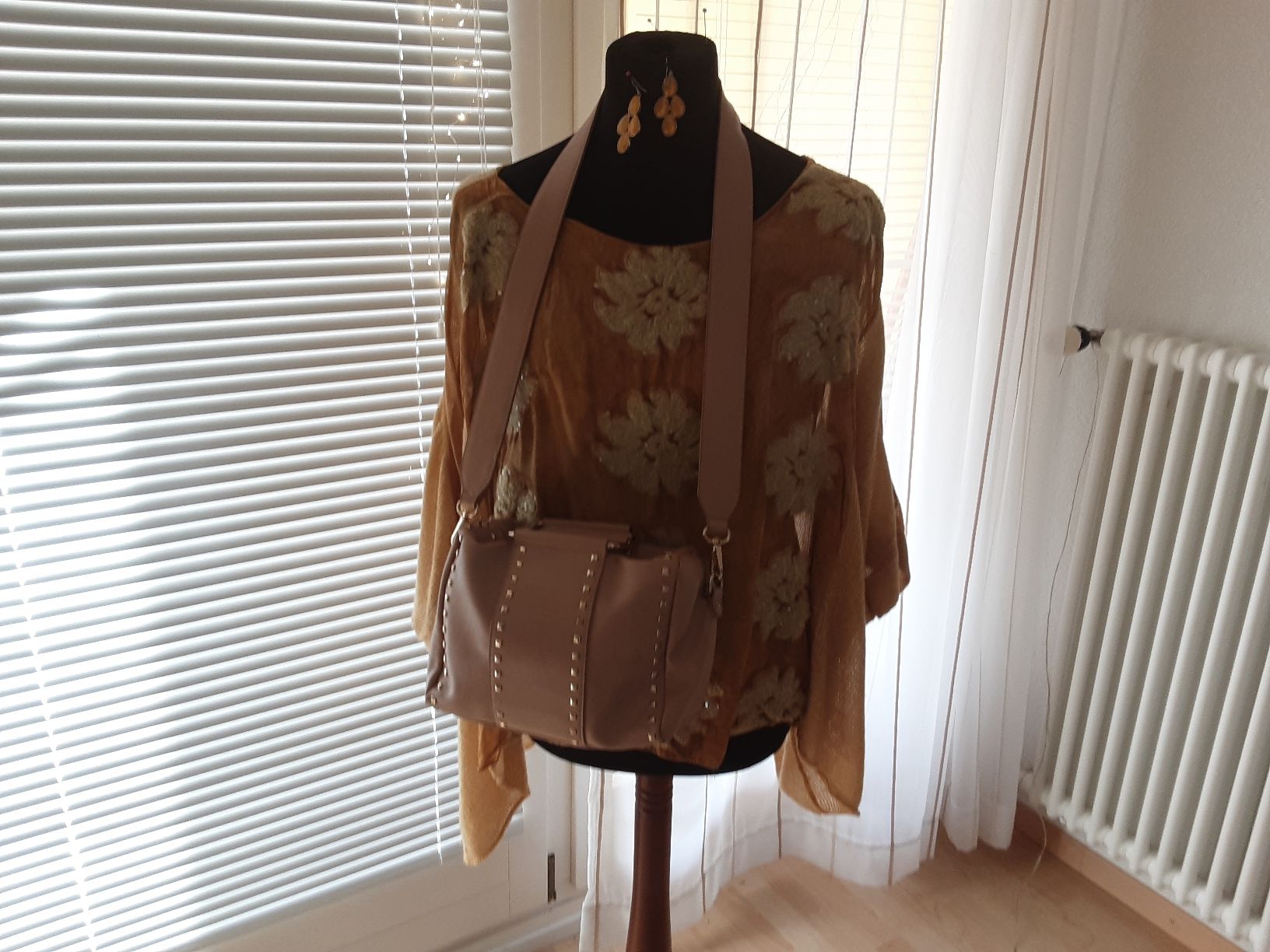 Lotti di vestiti: kleider packet gt 46  3 teili boutique – Nuovo (secondo la descrizione) da wolfhalden venduto da 46464646 1