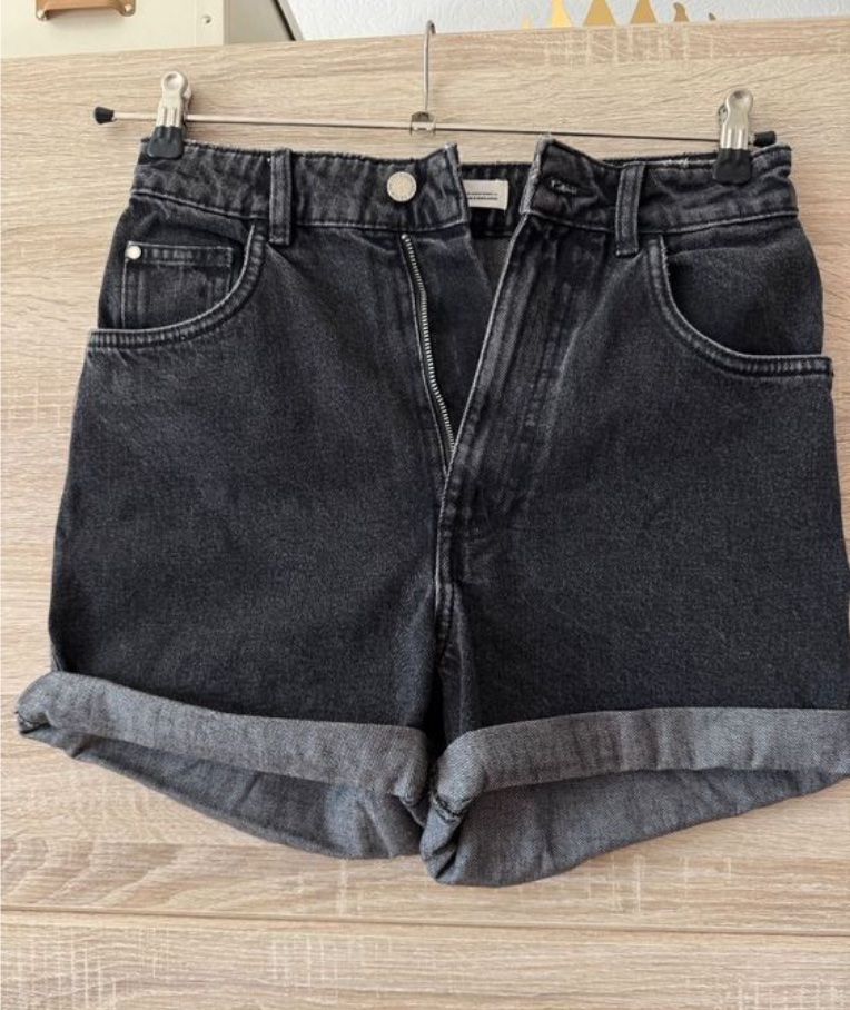 Jeans: Short en denim noir – Nuovo (secondo la descrizione) da Montreux venduto da Iza_81199