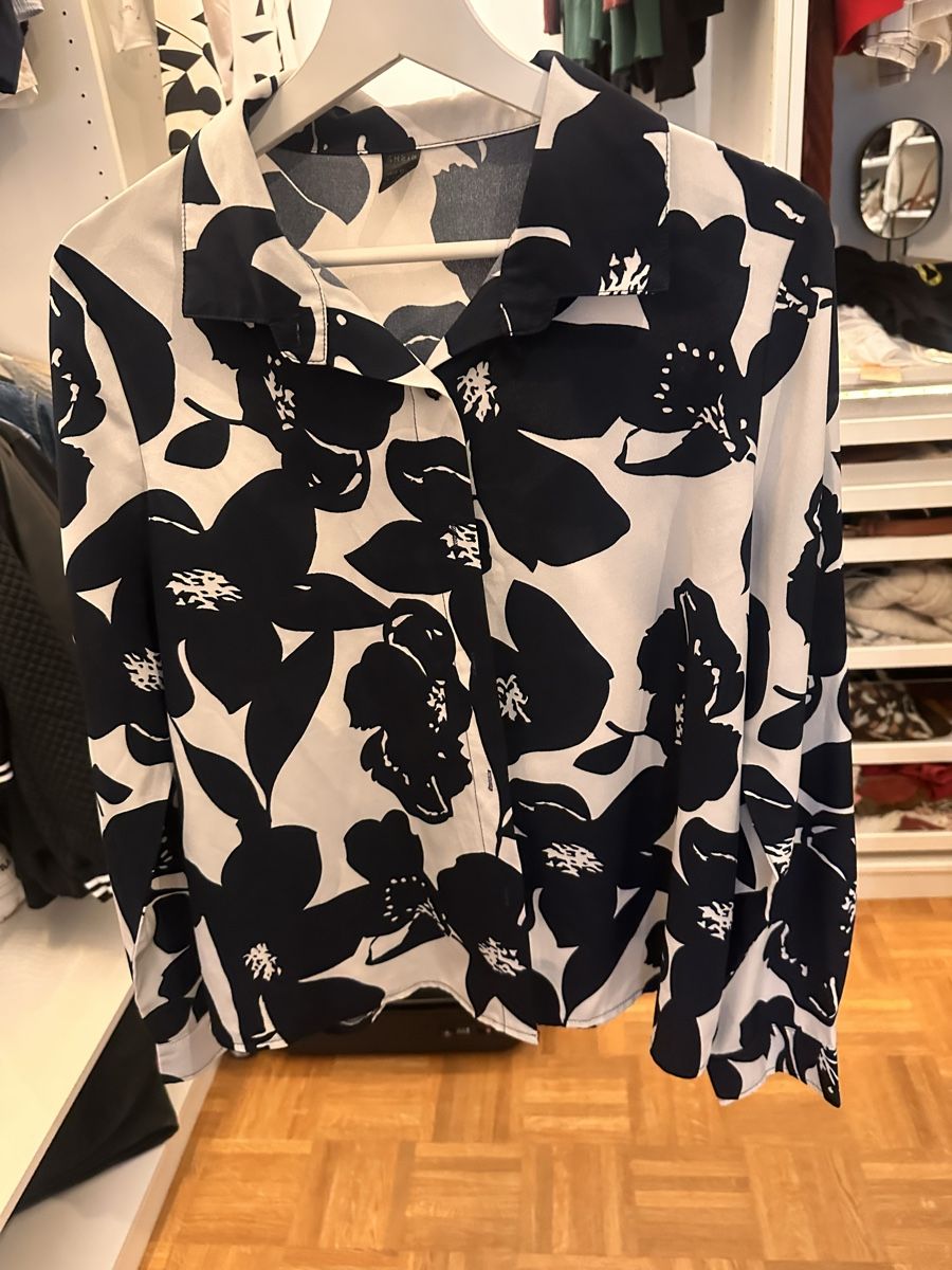 Shein Camicette: Shein Sommerbluse mit Blumenmuster, Grösse L – Usato da Dierikon venduto da anfuchs
