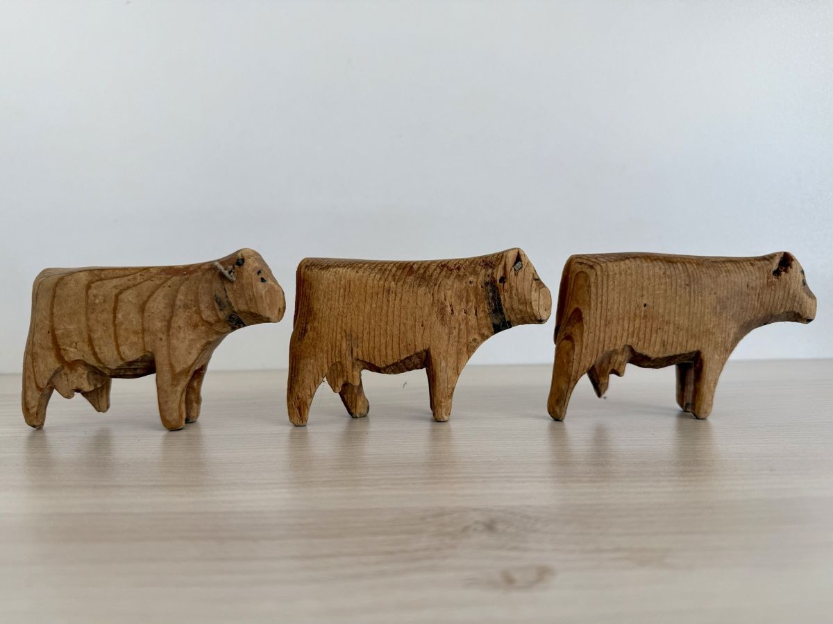 Figuren: Schöne handgeschnitzte Holzkühe – Gebraucht aus Sargans von foxtrading 1