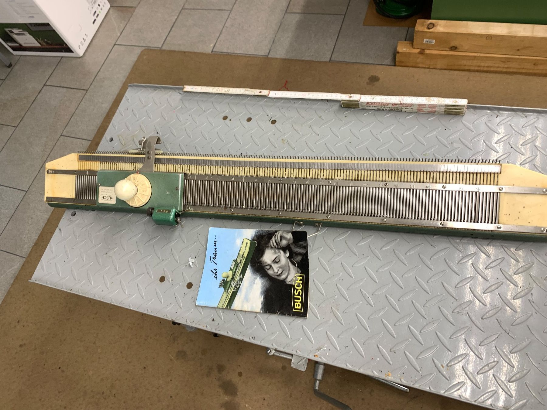 Busch Tutte le macchine: Strickmaschine Strickapparat Busch mit Anleitung – Usato da Rickenbach SZ venduto da Frickler