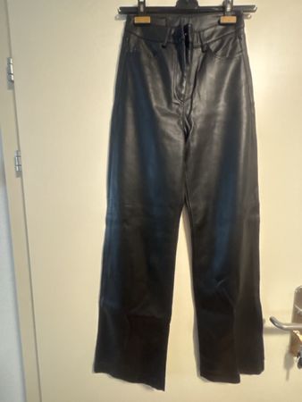 Tally Weijl Lederhosen Schwarz Grösse 34 neuwertig