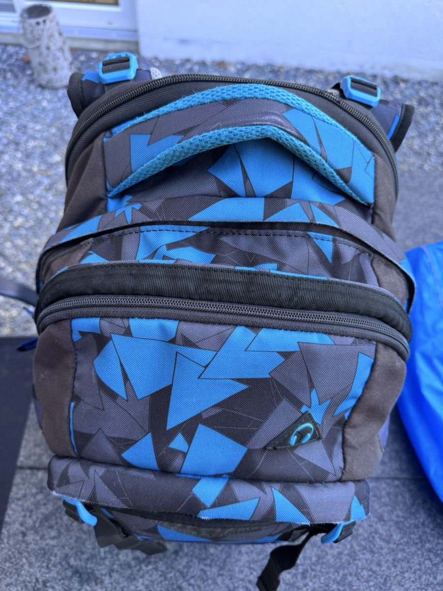 Satch Sacs & sacs à dos: Satch Rucksack blue triangle mit Regenschutz  – D'occasion à Niederbüren par Oetschli 9