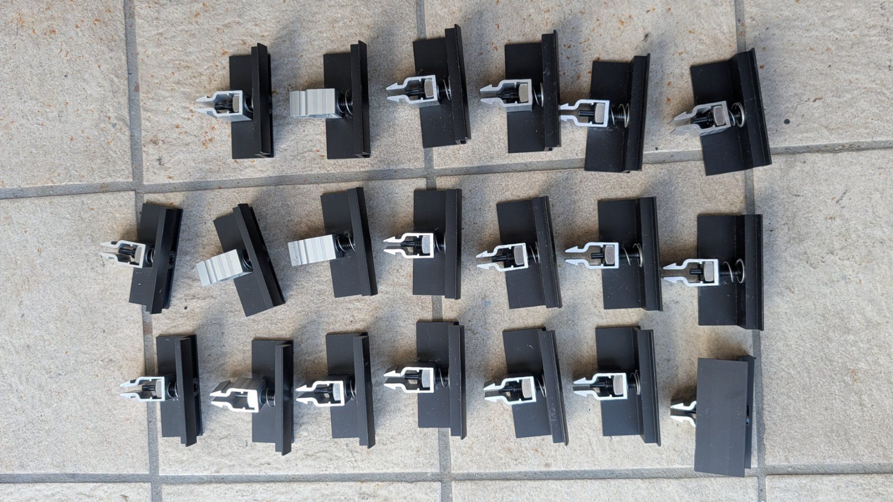 Panneaux solaires: Installationsmaterial Dachsolaranlage – Neuf (Voir description) à Rüti ZH par timmats