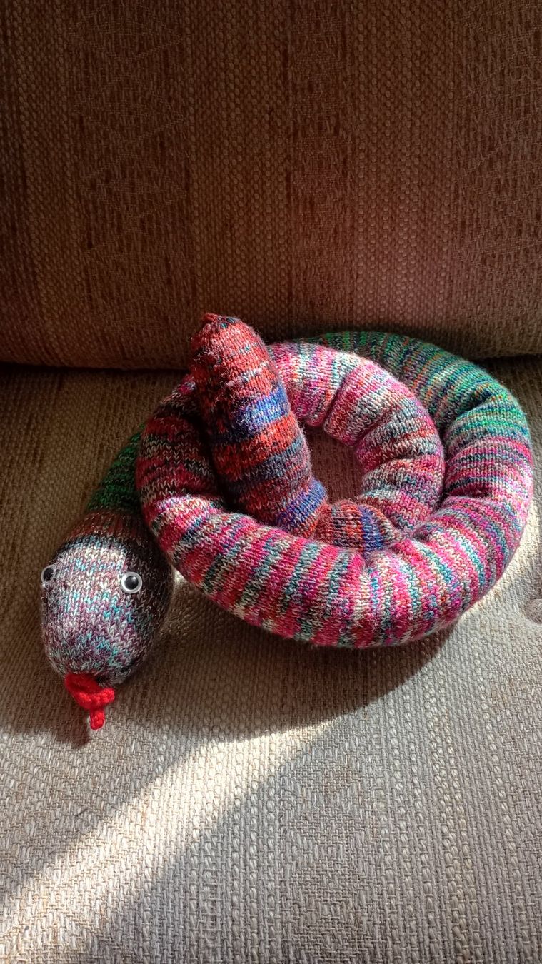 Jouets: handgestrickte Schlange – Neuf (Voir description) à melchtal par strickerin