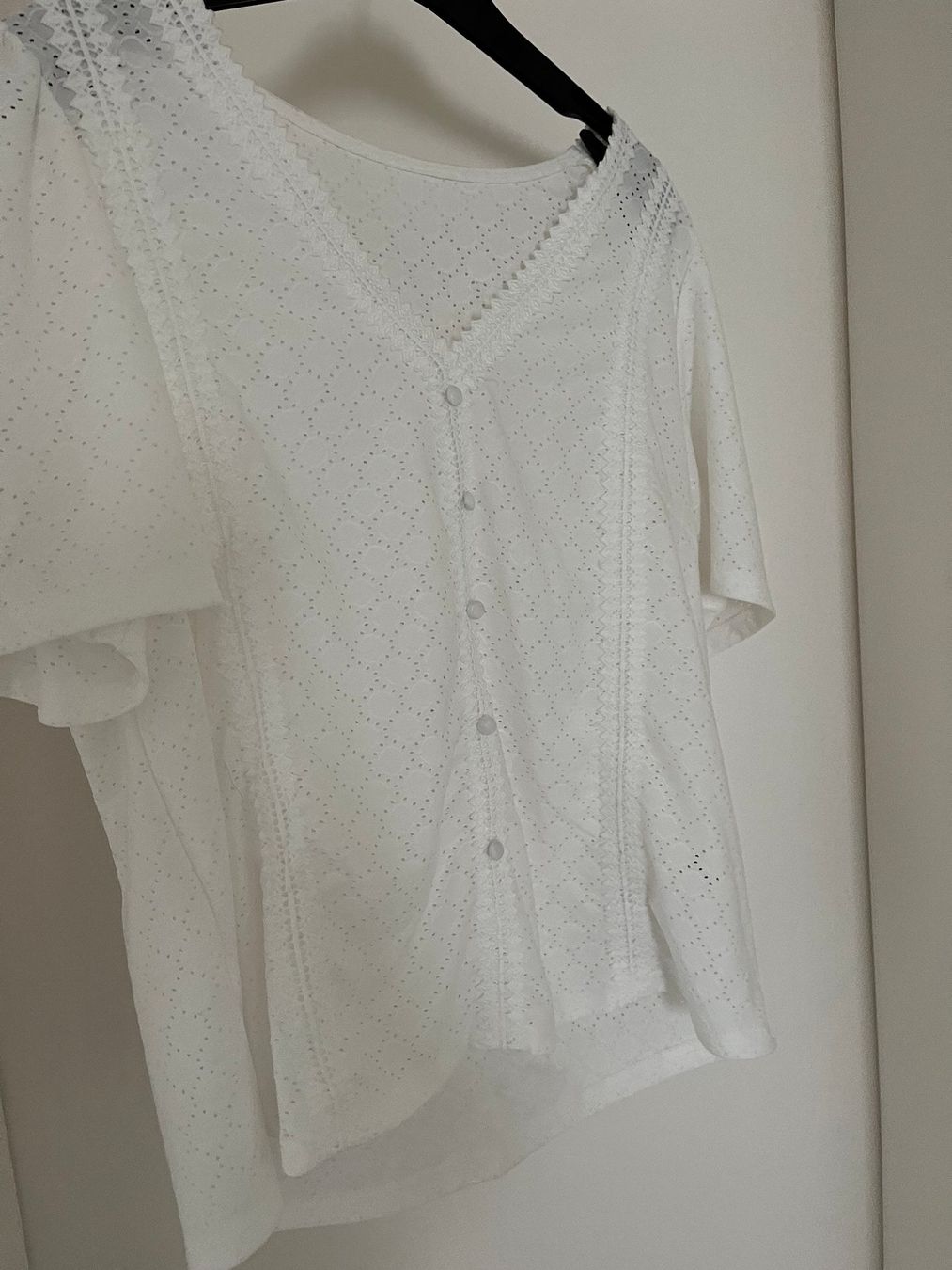 T-shirt: T-Shirt /// 40/42 – Nuovo (secondo la descrizione) da Brittnau venduto da Zofigerin