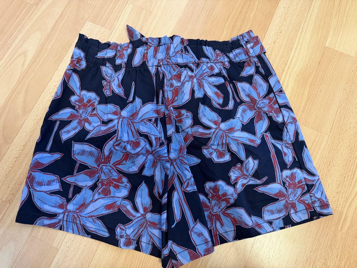 Pantaloni: Conbipel Sommer Shorts, Gr.40, Blumenmuster, neuwertig! – Usato da Langnau am Albis venduto da Schneeflocke92 2