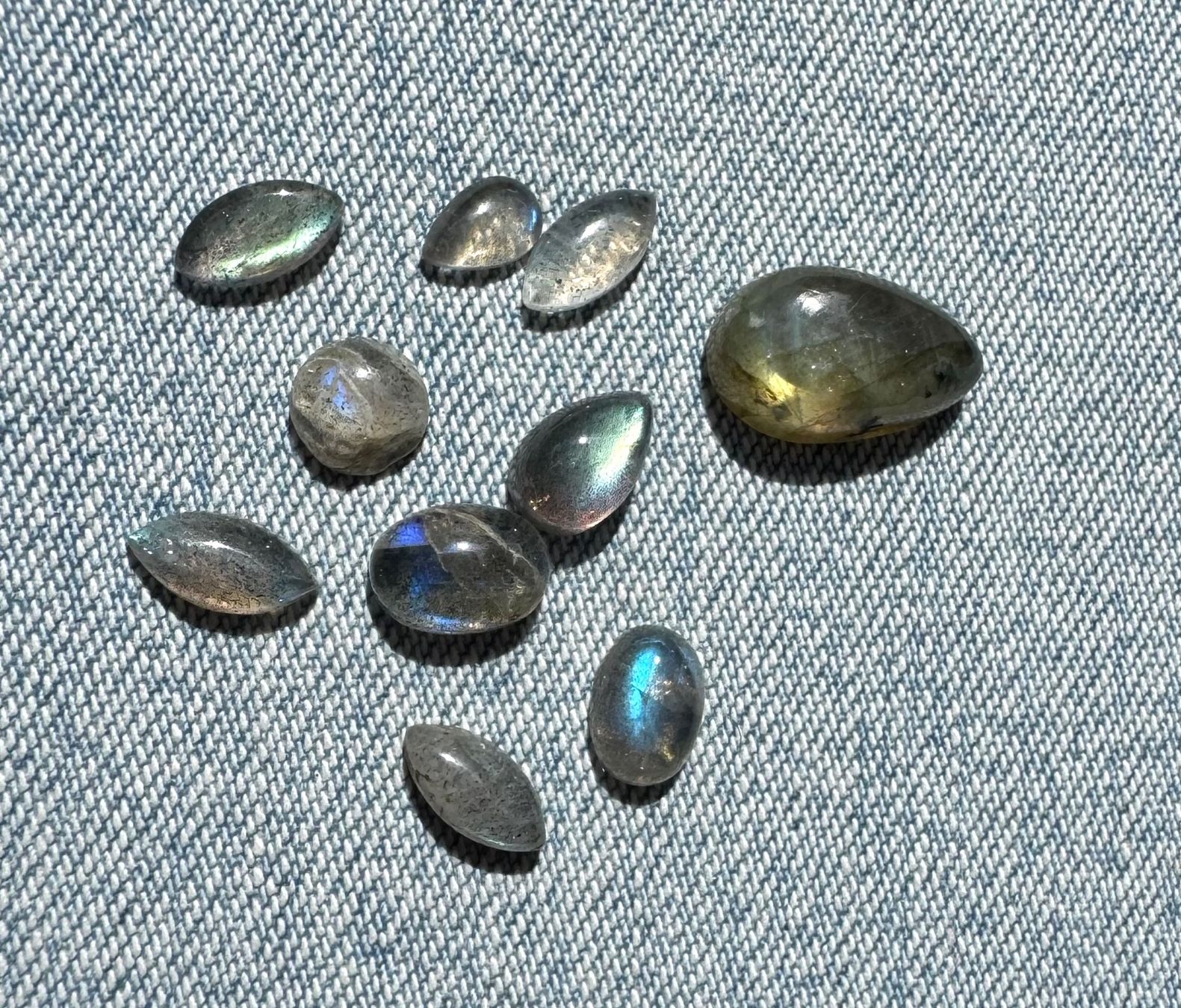 Pietre preziose: 10 Stk  Cabochons Labradorit echt gross    EXTRA viel  FEUER – Nuovo e nell'imballaggio originale da Leuggern venduto da gemshow