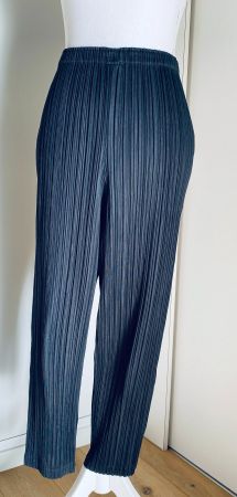 ISSEY MIYAKE: Pleats Please, Schwarz, Gr. 3, NP 355