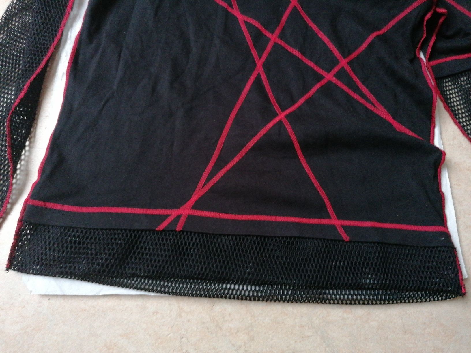 Maglioni & Felpe: Gothik Kapuzenpulli "Dark Star" / Gr. S/M – Usato da Klingnau venduto da vollmond36 5