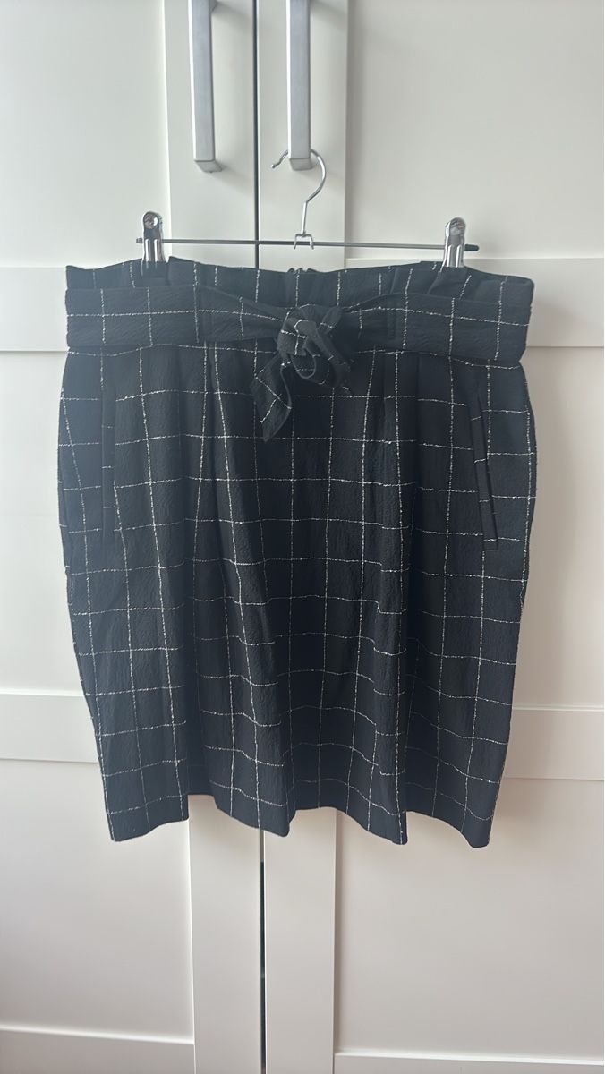H&M Jupes: Rock kariert schwarz mit silber Grösse 42 – D'occasion à Nänikon par Caro8989