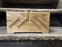 Nähkasten aus Holz ausziehbar ohne Nähzubehör gebraucht