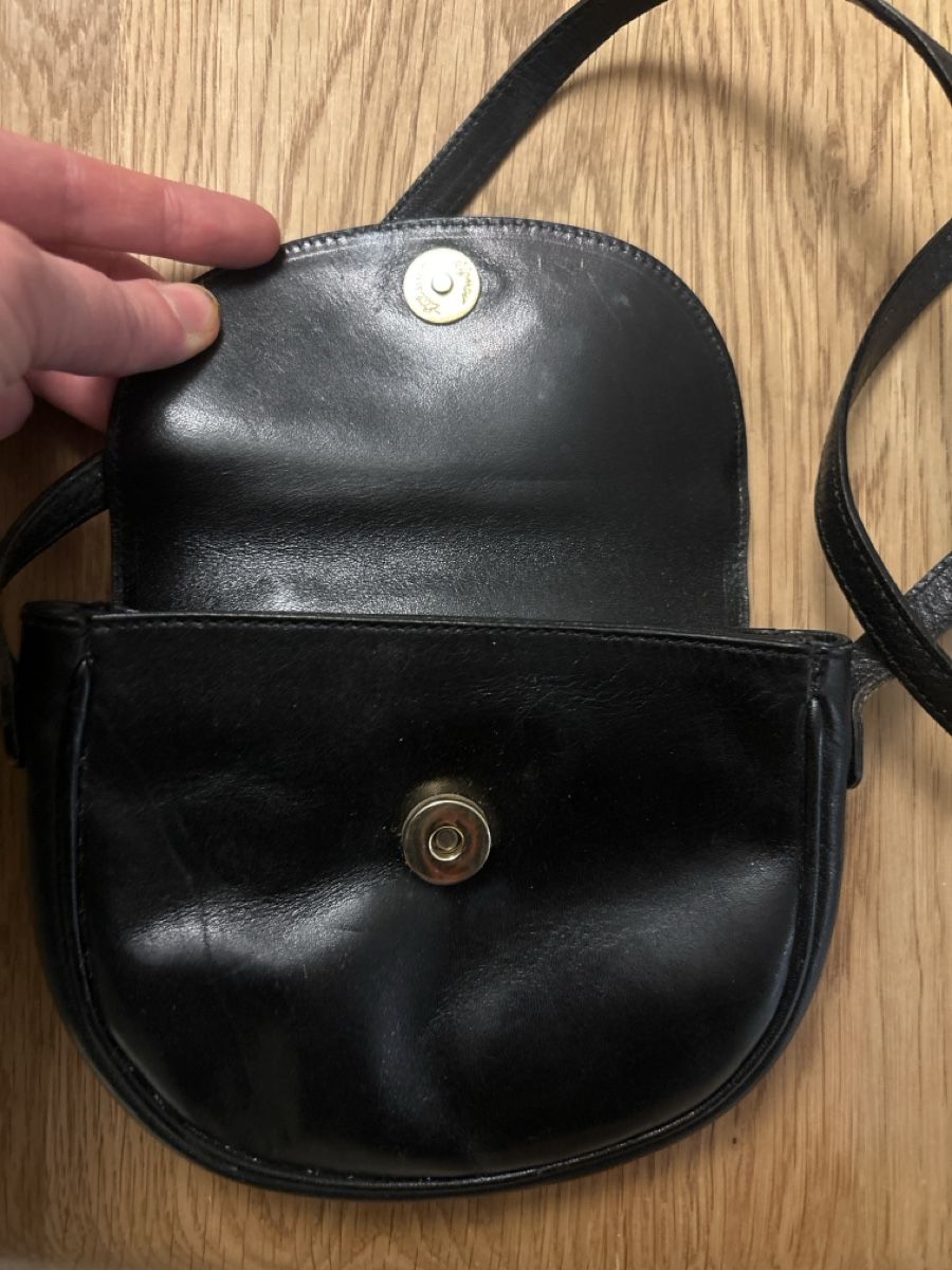 Aigner Taschen für Damen: Klassische Aigner Ledertasche, schwarz, zeitloses Design – Gebraucht aus Herisau von Renee30 1