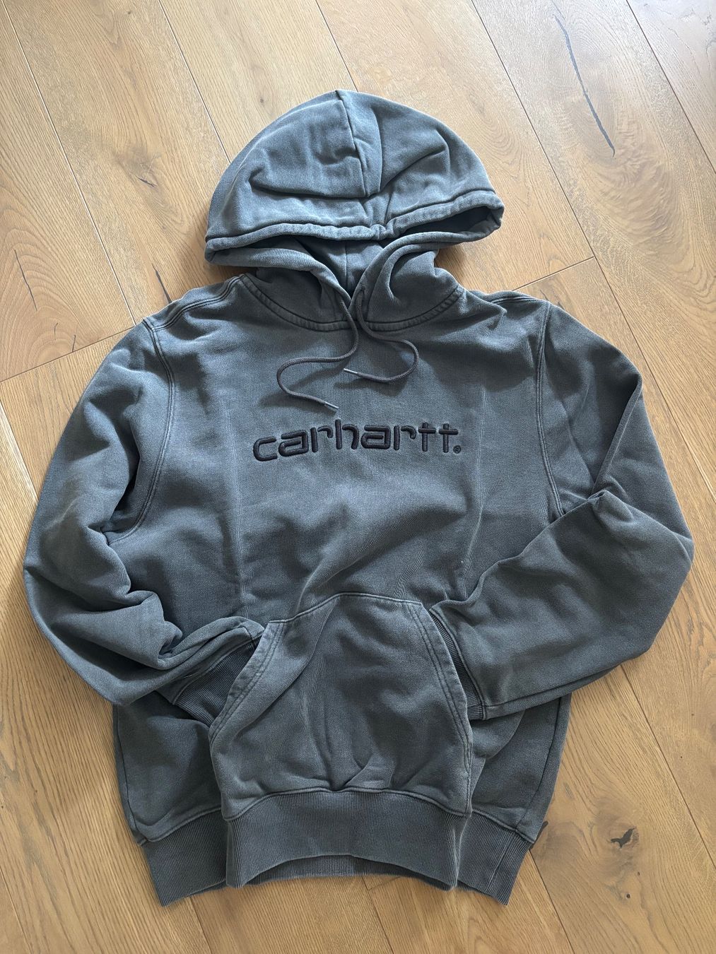 Carhartt Pullover & Sweatshirts: Washed Carhartt Hoodie grau – Gebraucht aus Trübbach von Nico.Broder