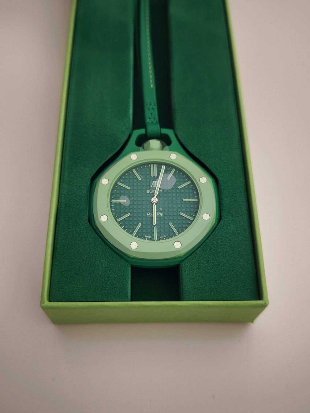 Swatch Orologi: Swatch x AP Royal Pop Green Eight – Nuovo e nell'imballaggio originale da Basel venduto da phunkee 1