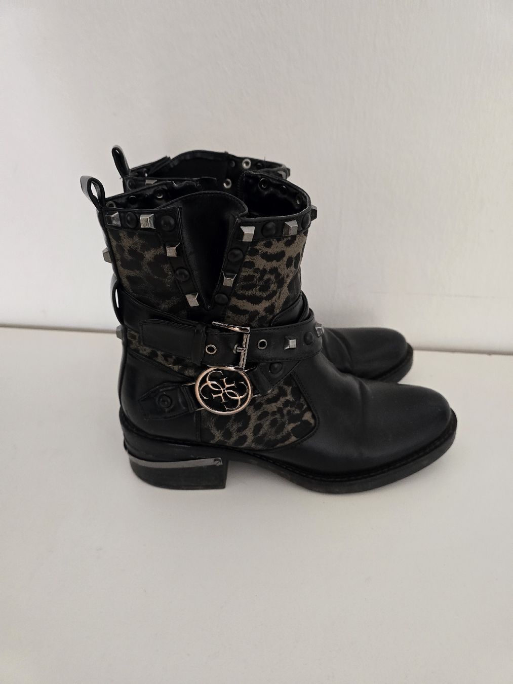Guess Damenschuhe: Guess Stiefeletten – Gebraucht aus Zürich von Luana.N