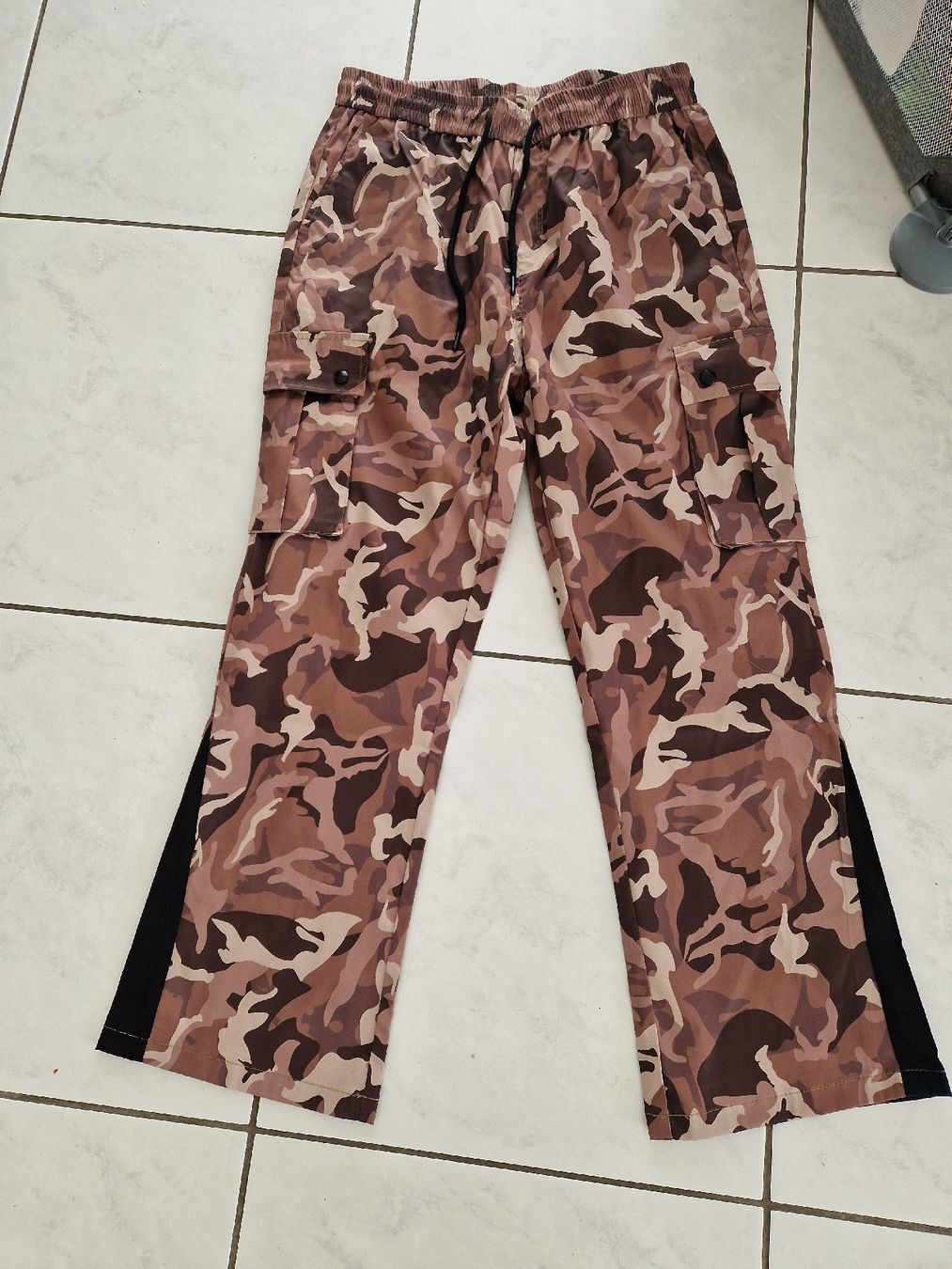 Pantaloni: Manfinity Men's Camo Cargo Trousersl – Nuovo (secondo la descrizione) da Bassersdorf venduto da DonSolo